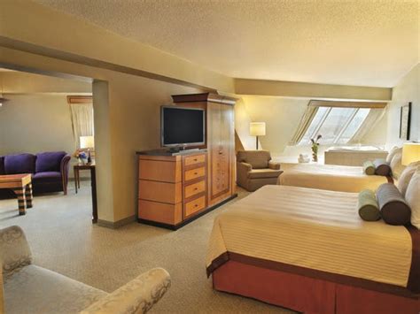 Luxor corner king suite  Slanted walls give you a true sense of life inside a pyramid while adjoining suites allow